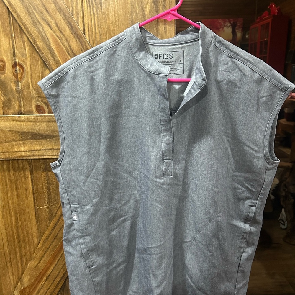 Figs small Rafaela top in color graphite